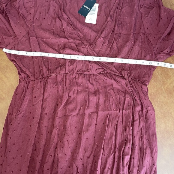 NWT Torrid Midi Swiss Dot Linen Surplice Dress Hi-Lo Maroon Pockets Sz: 1X 14-16 - Picture 8 of 9
